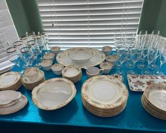 BEAUTIFUL SET OF NORITAKE CHINA