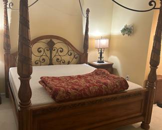 ORNATE KING SIZE BED WITH ADJUSTABLE MATTRESS