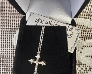 18k white gold diamond pendant necklace.