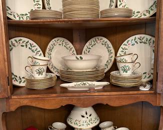 Lenox "Holiday" china service for 16 mostly