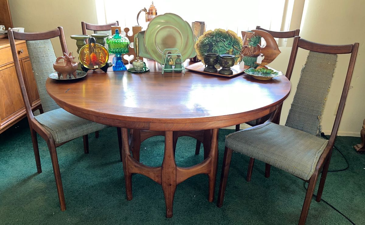 Unique MCM dining table with matching chairs. (The chairs need to be reupholstered) 