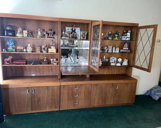 Fantastic MCM wall unit with middle fold down bar. 