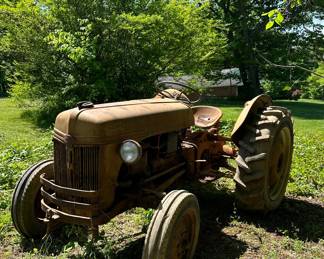 1952 8N Ford Tractor (does not run)
