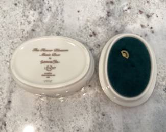 Music box porcelain trinket box