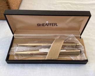 Shaeffer white dot gold plated pens