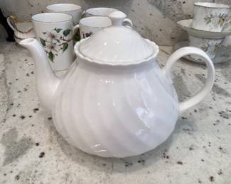 Wedgewood Candlelight teapot
