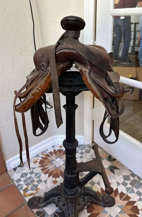 MW133VSt Boniface Saddle and stand