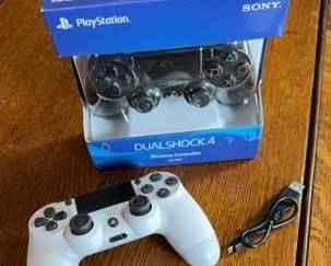 MW2212 DualShock 4 PS4 Controllers