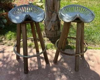 MW154Swivel Saddle Stools