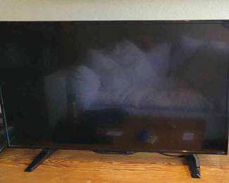 MW188Insignia NS39DR510NA17 39in TV with Roku