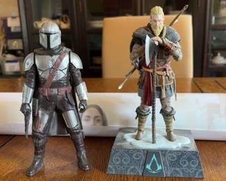 MW222Mandolorian And Eivor Figurines