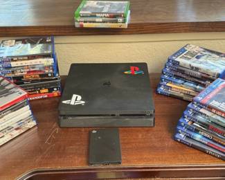 MW190VSony PS4 With 25 Game Lot