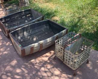 MW161Oak Barrels And Metal Baskets