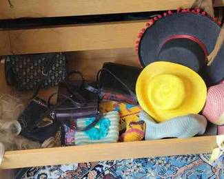 MW150Purses And Hats