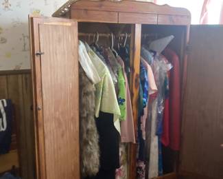 Solid wood wardrobe. Women’s clothes, jackets & coats large