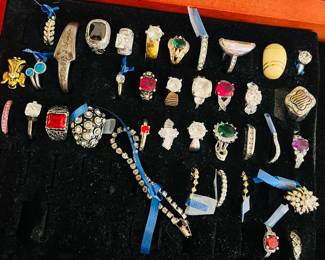 Fine and costume rings 