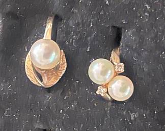 Gold pearl rings