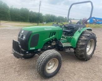 Montana 4320 Tractor