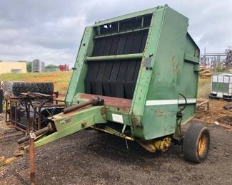 John Deere 530 Round Hay Baler