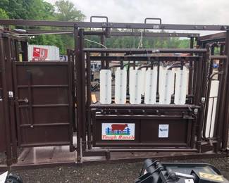 Tough Ranch Cattle Squeeze Chute w Palpation Cage