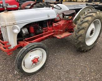 FORD 8N TRACTOR