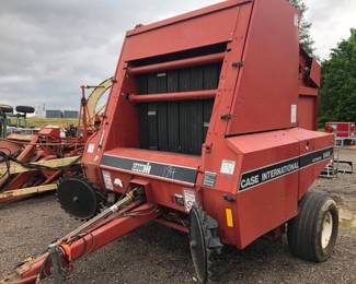 8465 Case IH Round Baler