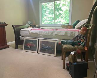 EEgee 1972 marionette, Wood bed frame