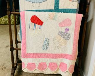Vintage Quilts - Quilt Stand