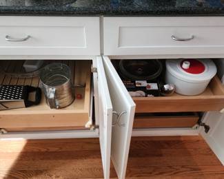 Various Kitchen Items 