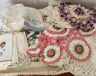 ABS132 Various Vintage Linens