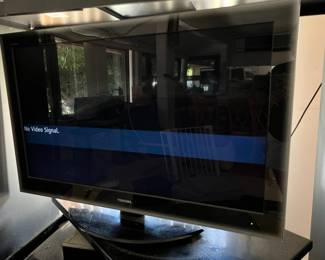 ABS076- 42” Toshiba Regza Flat Screen Tv With Samsung Blu Ray Dvd Player 
