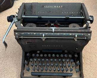 ABS288- Vintage Underwood Typewriter 