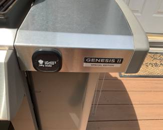 Weber Grill, 4 burner, Weber Genesis II, Special Edition, Natural Gas Grill.  Extra Clean