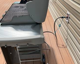 Weber Grill, 4 burner, Weber Genesis II, Special Edition, Natural Gas Grill.  Extra Clean