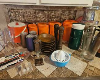 Retro kitchen items 
