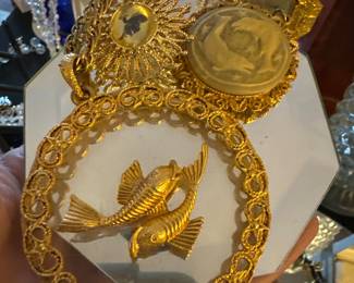 Pices Vintage large necklaces 