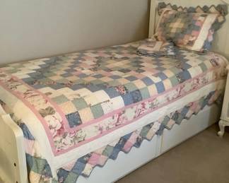 Girls Twin Quilt Set