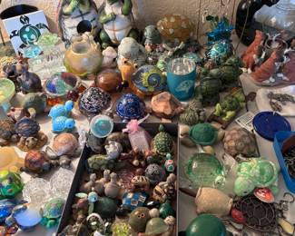 Many, many collectible turtle items!