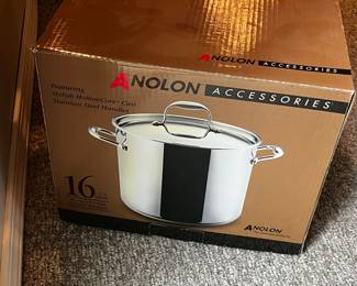 New in Box Nolon 16qt Pot