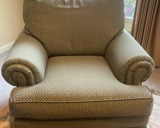 Beautiful Thomasville Easy Arm Chair