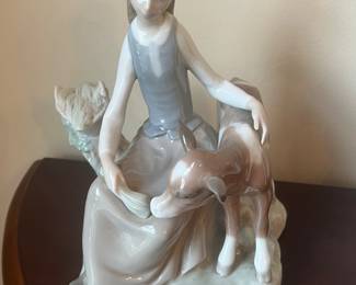LLadro 4813 Girl Feeding Calf