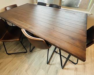Dining room table w/ 6 chairs

1 of 2