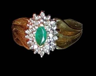 Vintage 10kt Yellow Gold Diamond cluster & Genuine Emerald Ring
Size 8.5