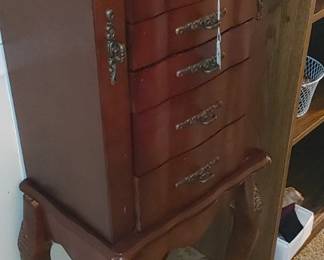 Standing Queen Ann Jewelry box