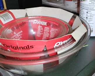 Vintage/new pyrex bowls set