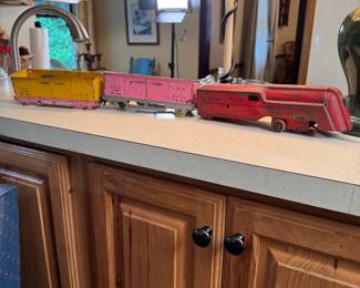 Lumar lines train engine and cars, some wheels missing