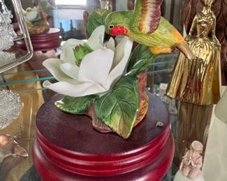 Porcelain hummingbird musical figurine, broken tail 6"