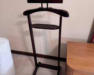 Suit valet, needs some glue repair