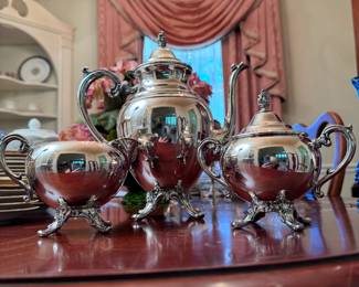 Wm. Rogers silverplated teapot, creamer and sugar