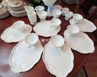 Group of grapes pattern, variety of makers, covered compote, sugar & creamers, luncheon plates & cups